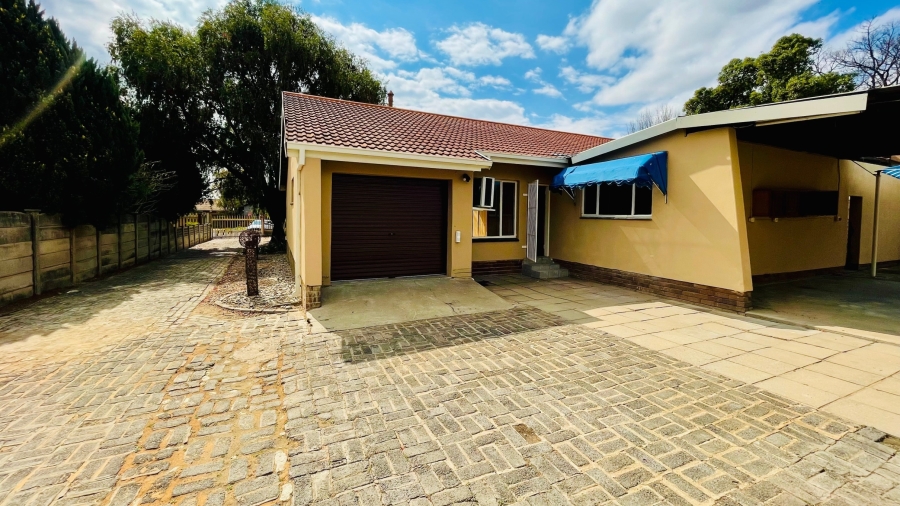 3 Bedroom Property for Sale in La Hoff North West